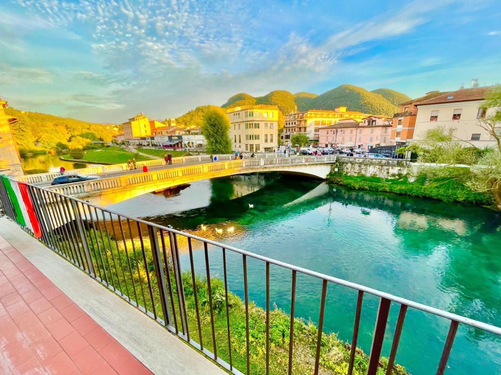 Apartamento Tra I Due Ponti Rieti Exterior foto